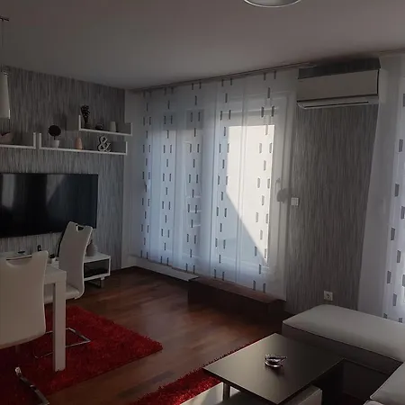 Penthouse Znjan アパート
