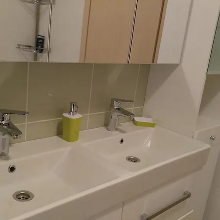 Penthouse Znjan شقة